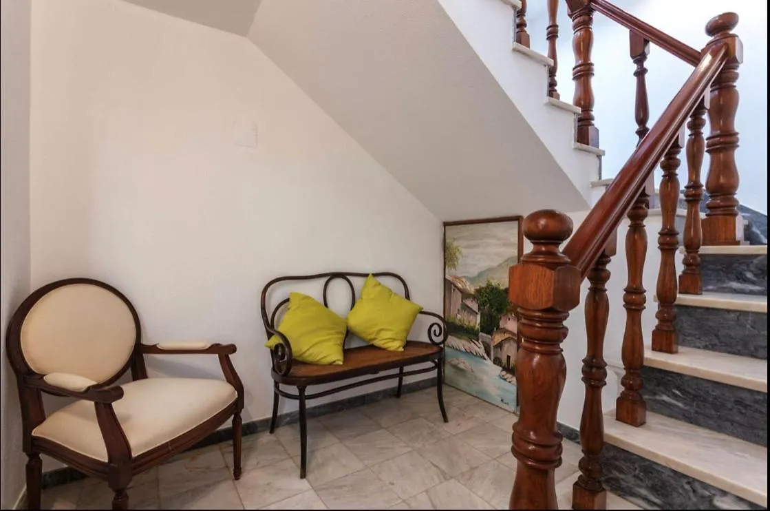 Blife Aerya Private Rooms - Airport Stay Faro Homestay