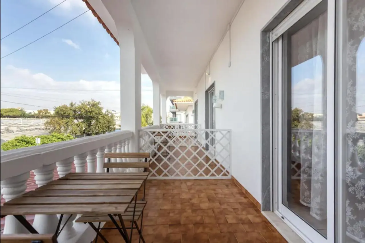 Blife Aerya Private Rooms - Airport Stay Faro