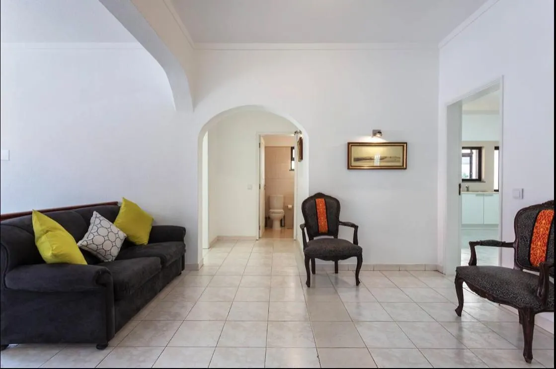 Blife Aerya Private Rooms - Airport Stay Faro Homestay