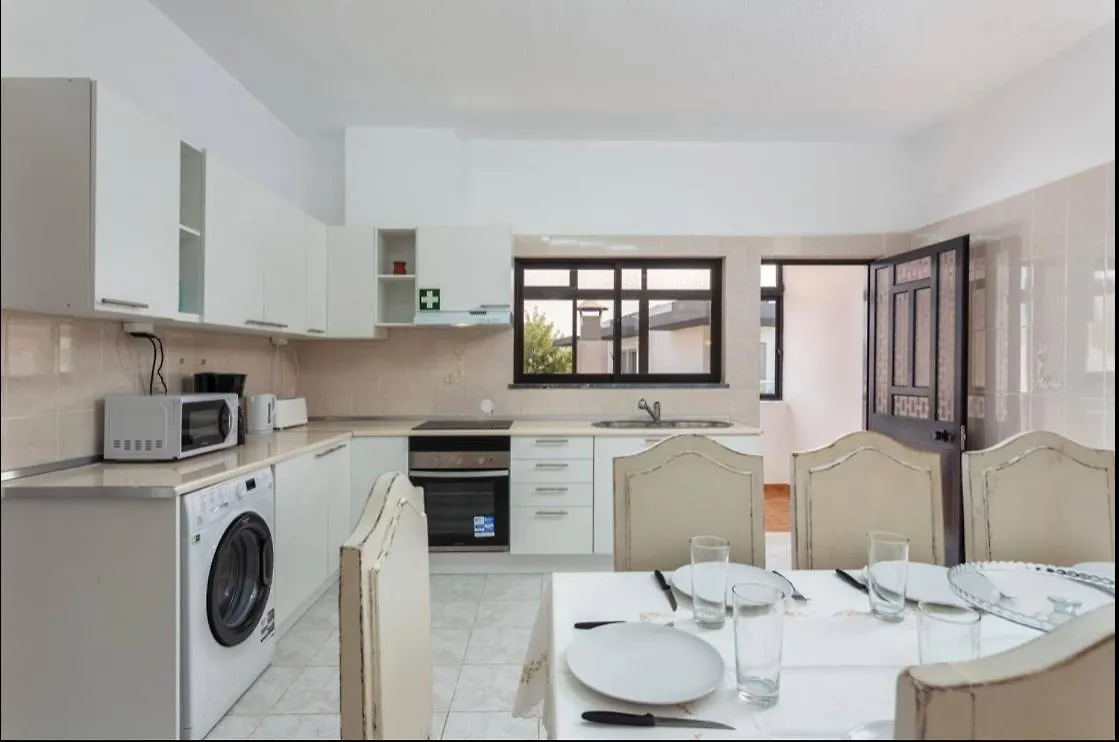 Blife Aerya Private Rooms - Airport Stay Faro