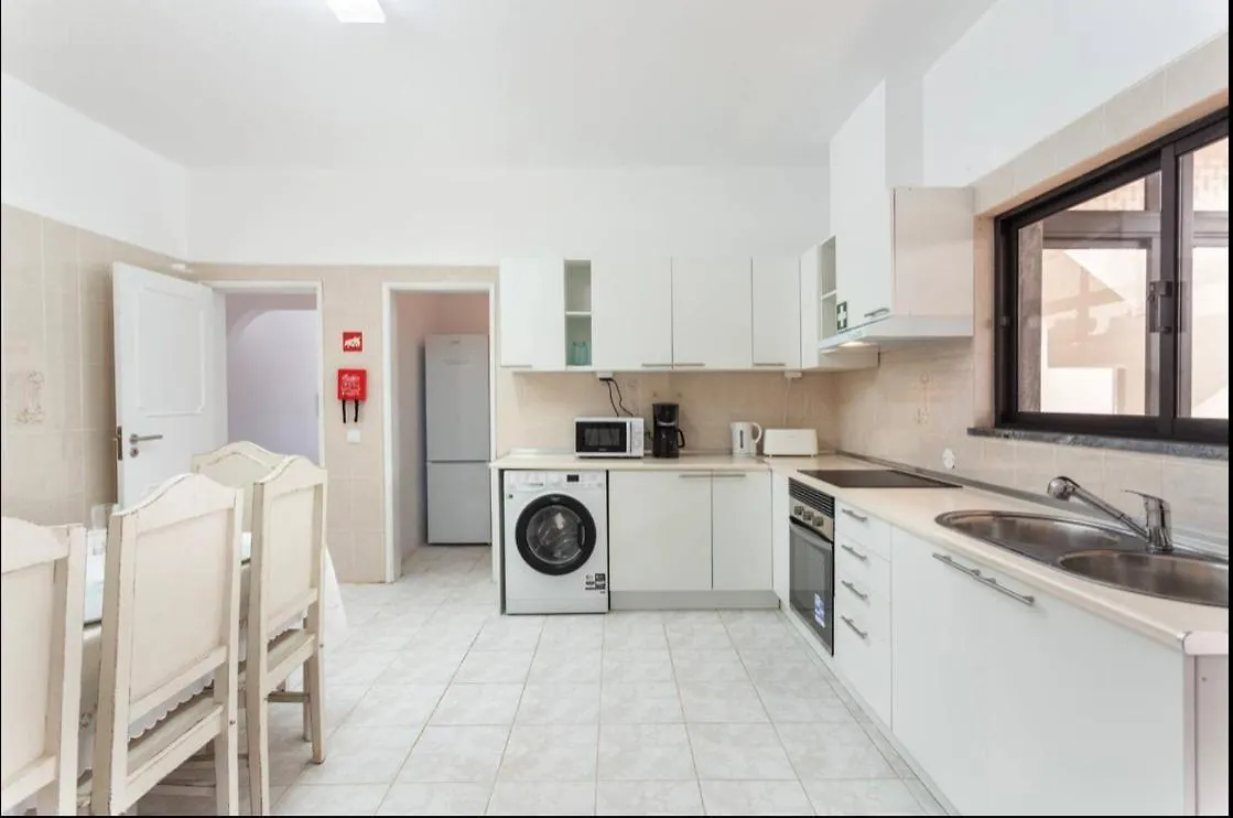 Blife Aerya Private Rooms - Airport Stay Faro