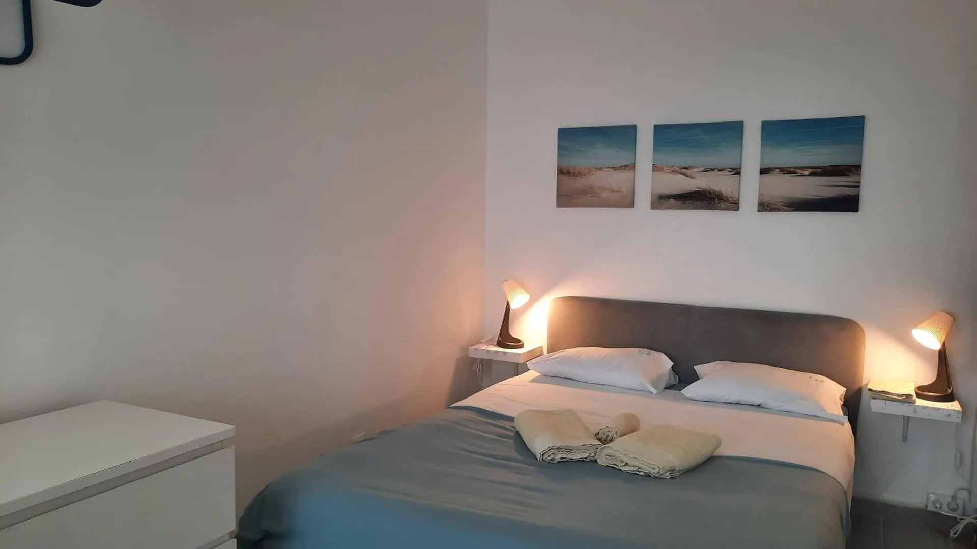 Blife Aerya Private Rooms - Airport Stay Faro 0*,  Portugal