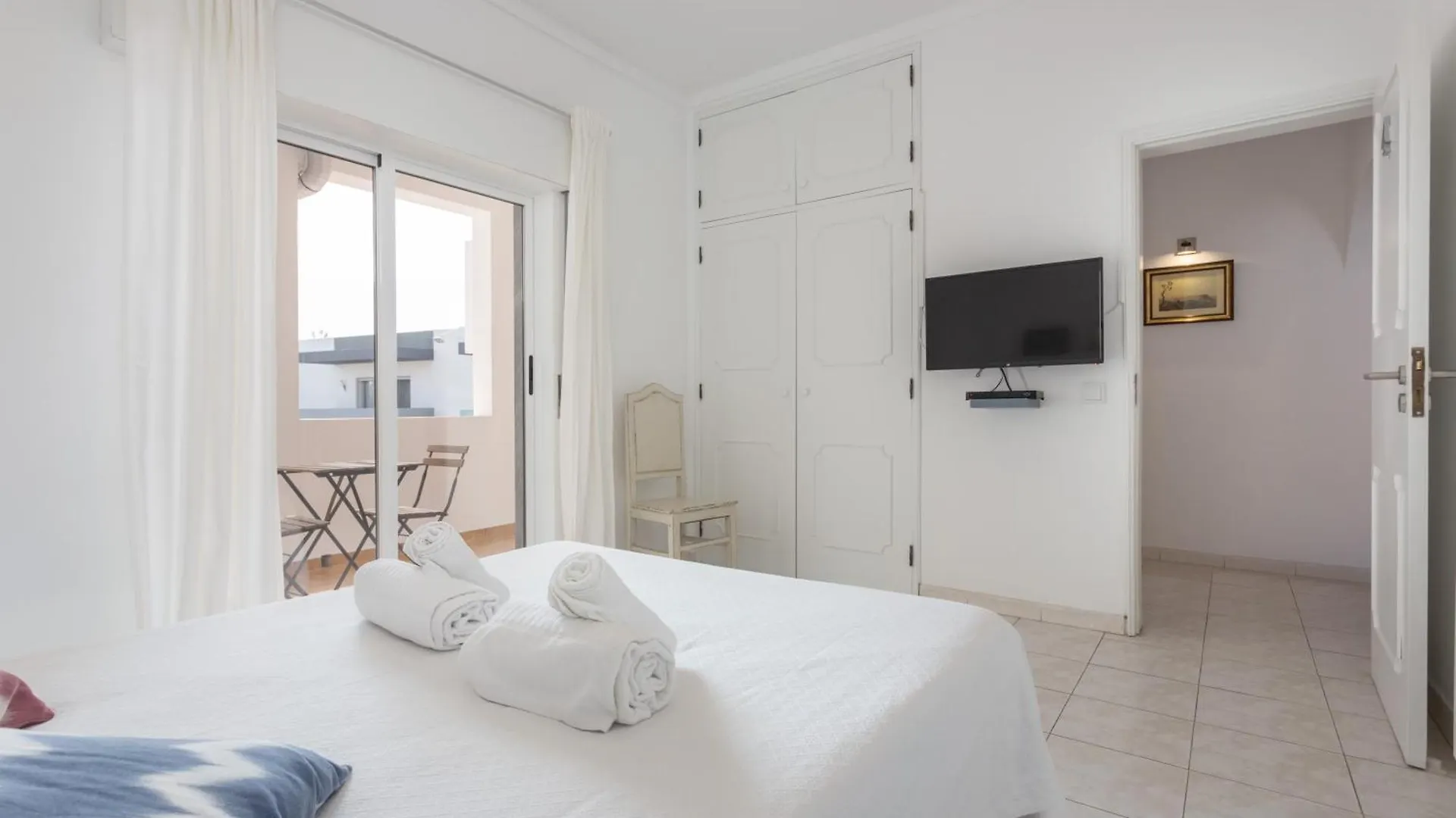 Blife Aerya Private Rooms - Airport Stay Faro 0*,  Portugal